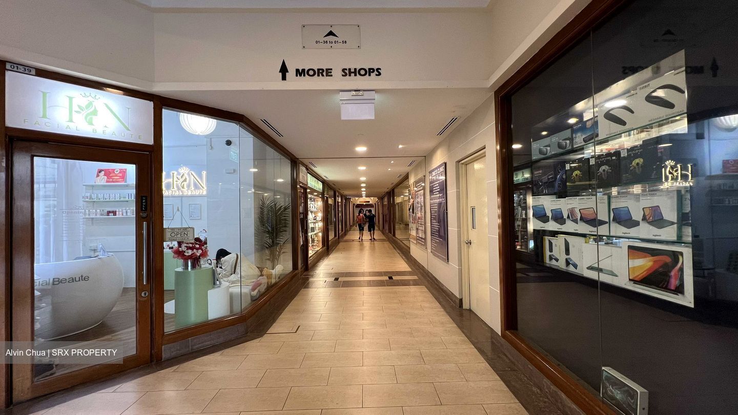 Burlington Square (D7), Retail #557526691